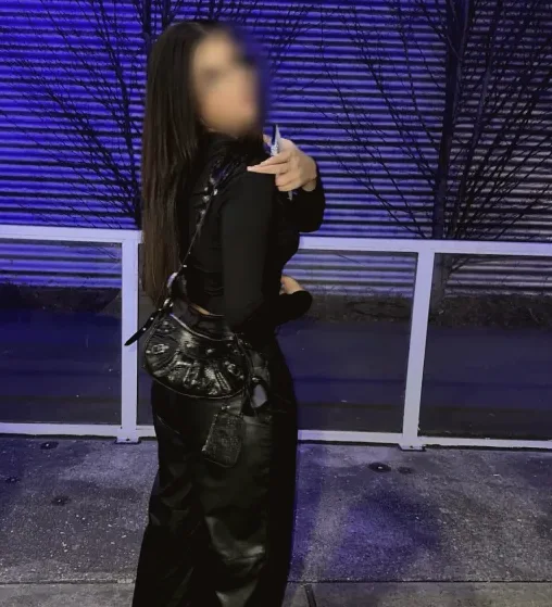 June, 19 años