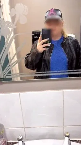June, 21 años